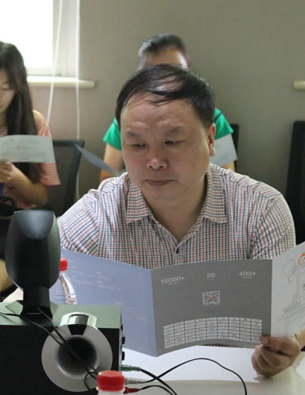 副局长开奥迪闯会场耍官威被质疑