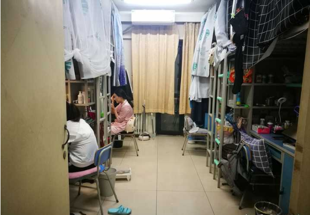 “叙利亚风”大学宿舍火了，充满颓废感，研究生看完想连夜回家