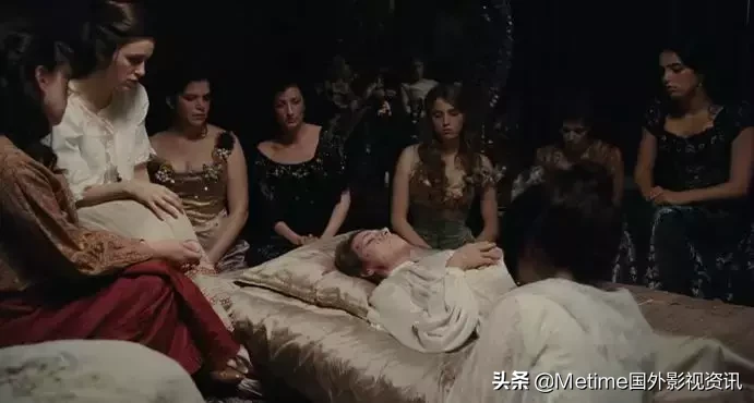 《妓院里的回忆》一部奢靡、绝美、压抑的电影