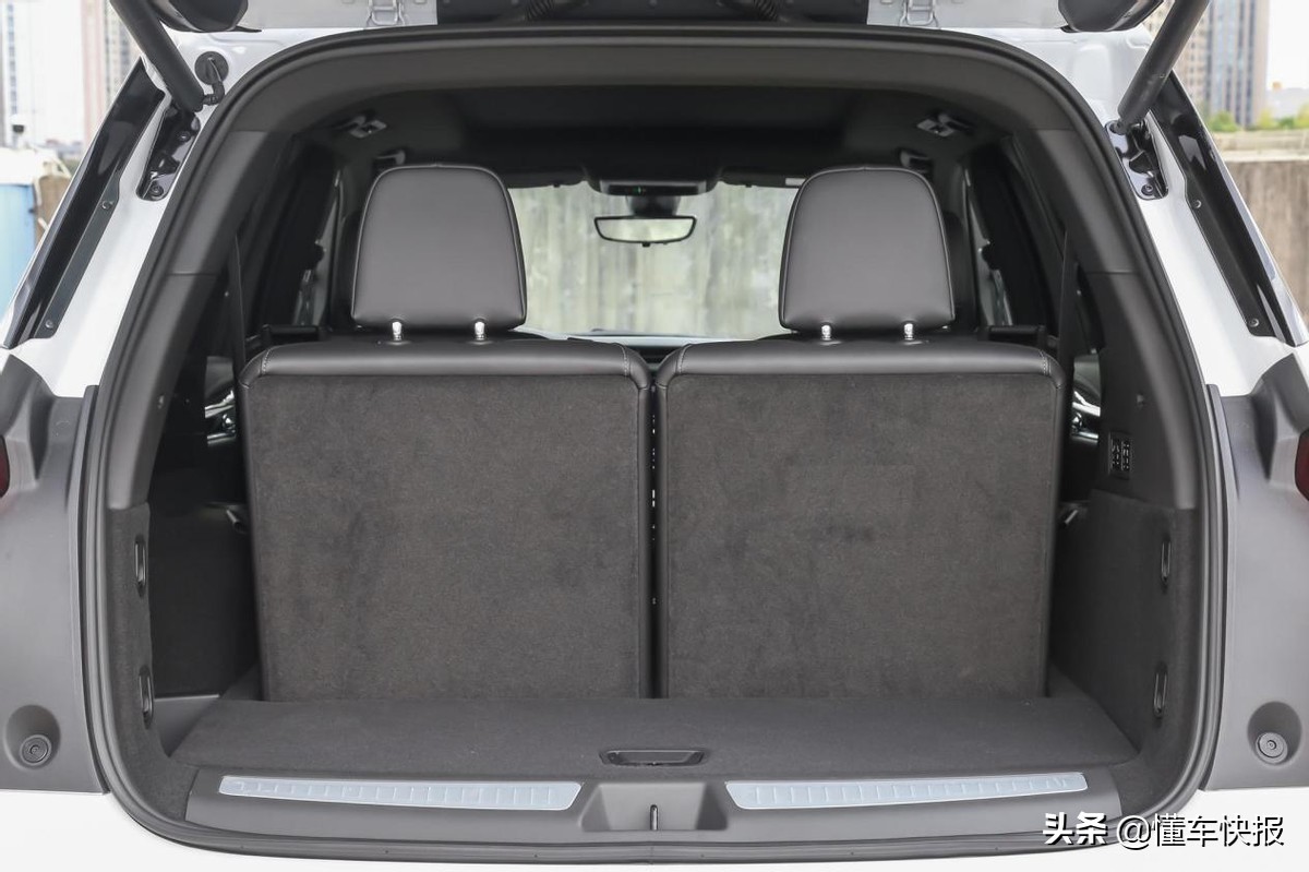35万元级6座中大型SUV，福特探险者、凯迪拉克XT6如何选？