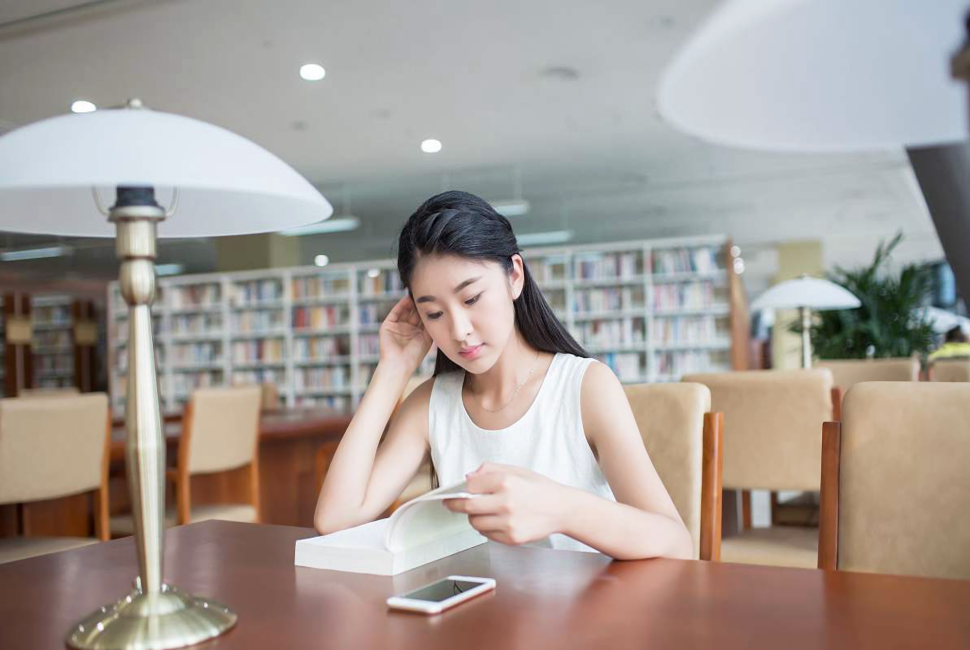 大学生严重过剩，既然如此“廉价”，父母为何还拼命供孩子读大学