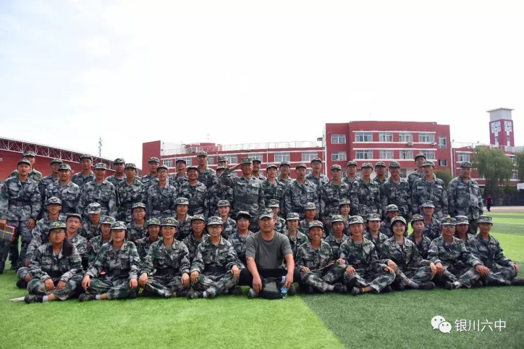 银川六中举行2019级高一新生军训汇报表演暨总结表彰大会