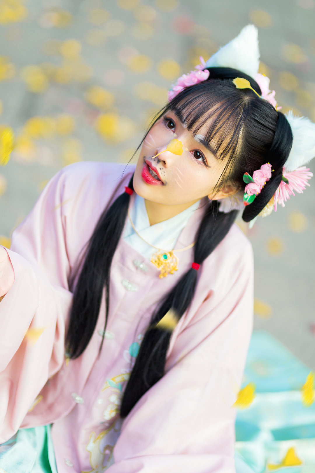 当汉服遇上"猫耳朵",无敌可爱!网友:我家的猫咪成精了