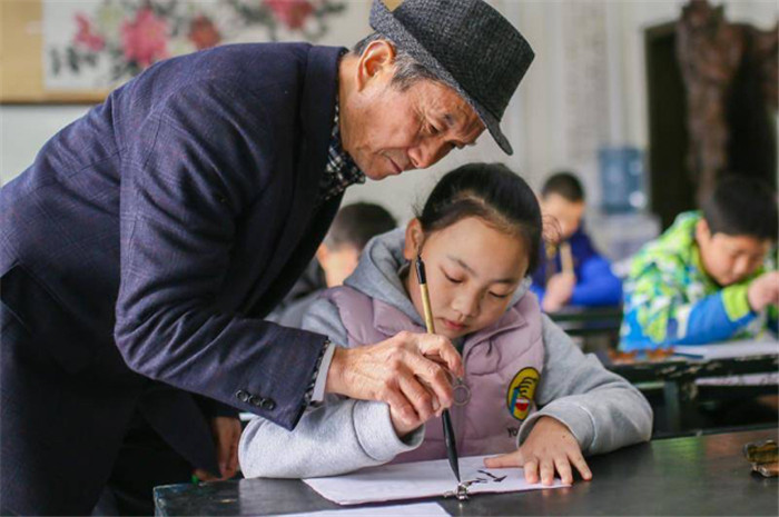 民办学校老师能补课吗（为何退休教师也不能补课）