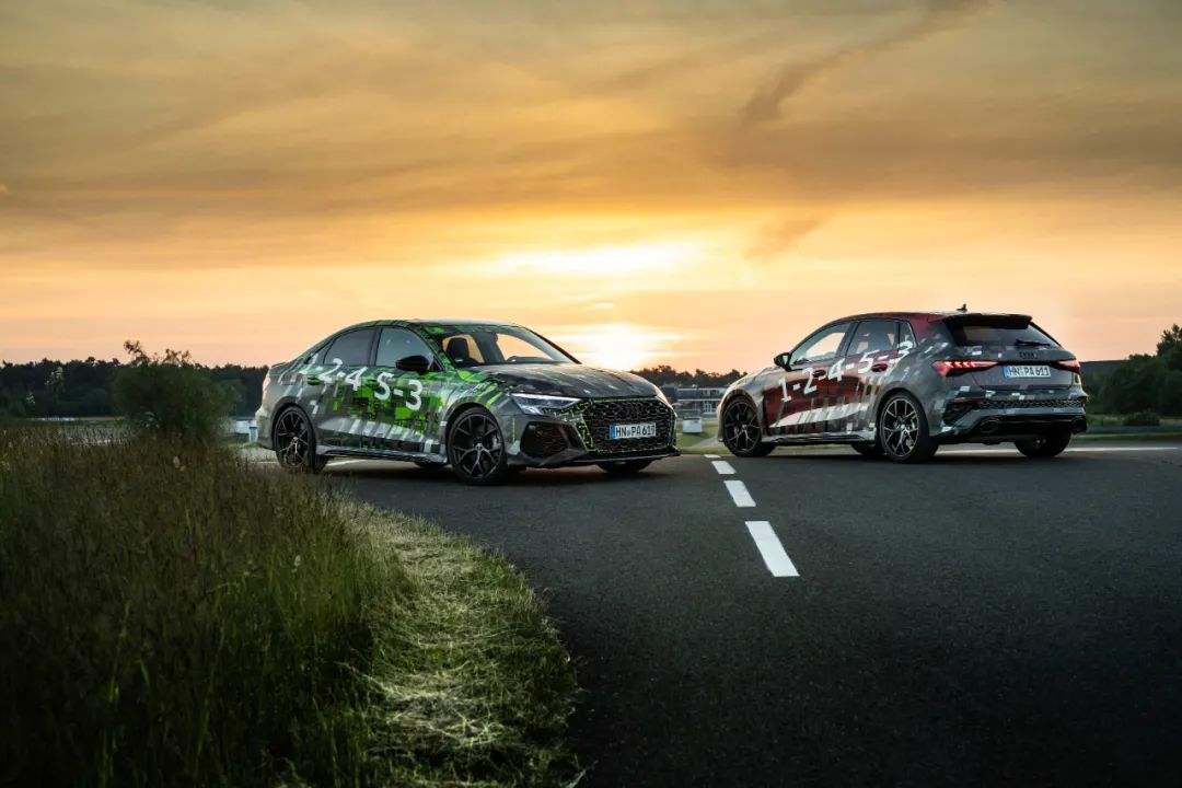 “漂移模式”已是高性能小钢炮的必备技能——RS 3 vs AMG A45 S