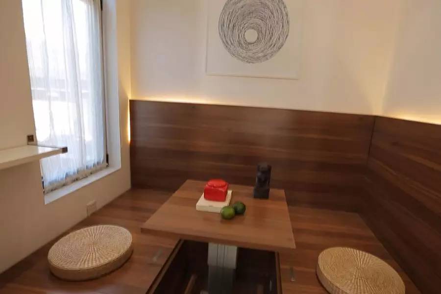 北京二环25㎡小屋，为让女儿回家住，年迈父母坚持睡6㎡露台
