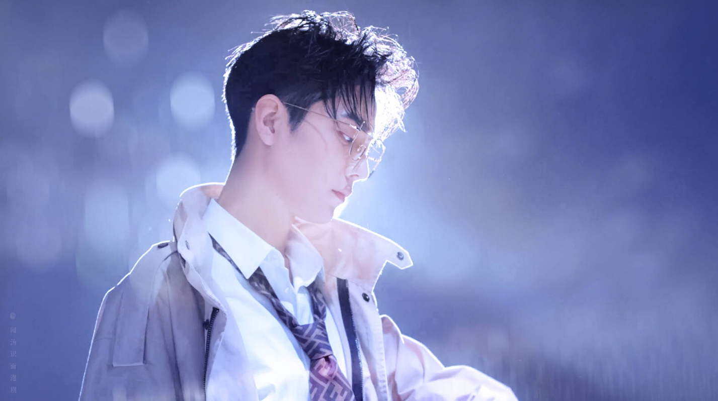 肖战迪丽热巴大学素颜毕业照被扒，前者变化太大，后者几乎一样