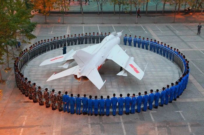 这些高中的校服令人眼前一亮，打破国人对校服的刻板印象！