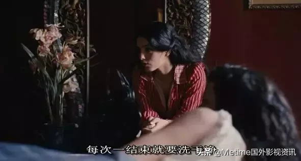 《妓院里的回忆》一部奢靡、绝美、压抑的电影