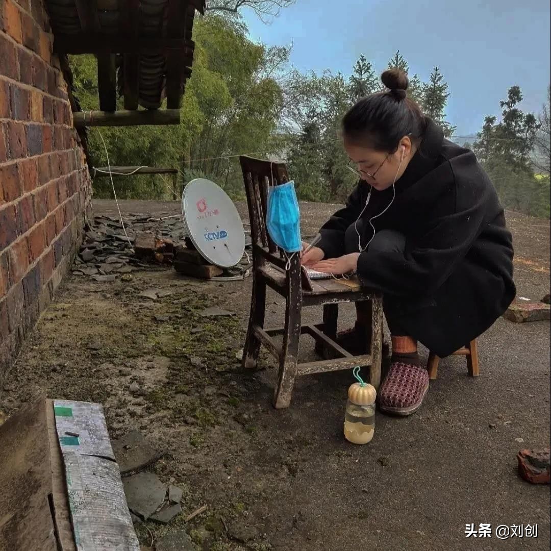 疫情期间大学生在家学习：你专注的样子真好看