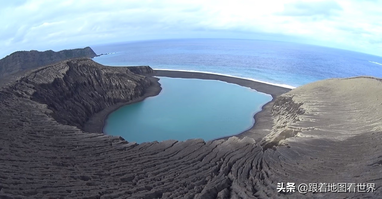 汤加王国火山爆发18天,旧岛沉入海底,却出现3倍大新岛屿