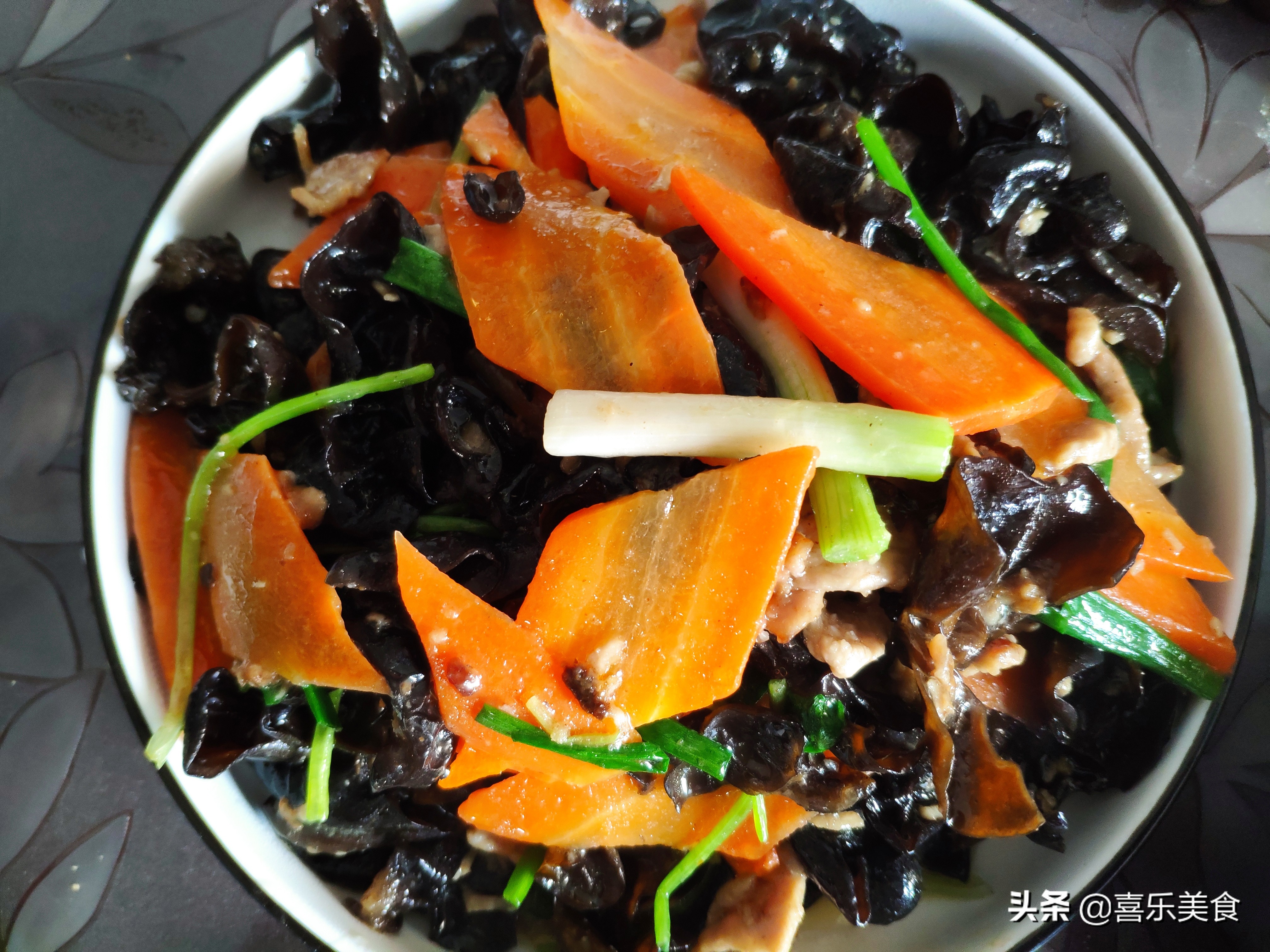 木耳肉片的家常做法这才是木耳炒肉最好吃的做法