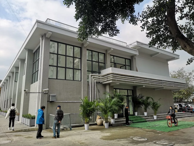 羡慕！食堂开轻食窗口，智能快递超市上线，四川大学还有多少