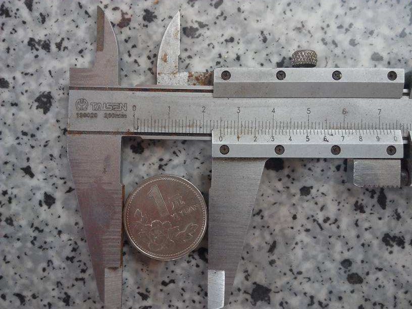 材质:钢芯镀镍第二套1元硬币 (1980)直径 30mm材质:铜镍合金