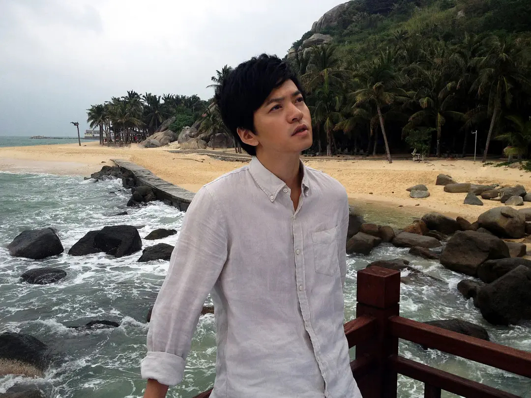 “音乐诗人”李健：10岁恋上小5岁女孩，清华毕业却偏做戏子