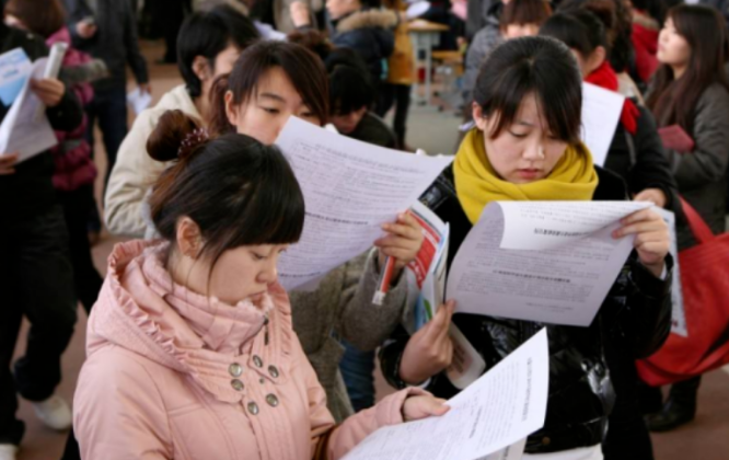 高考学生迎来“坏消息”，大学“学费”要上涨，下半年将开始实行