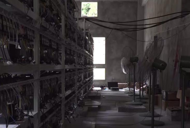 一个大型比特币矿场建立需要六亿资金，矿机24小时运行，日产40枚