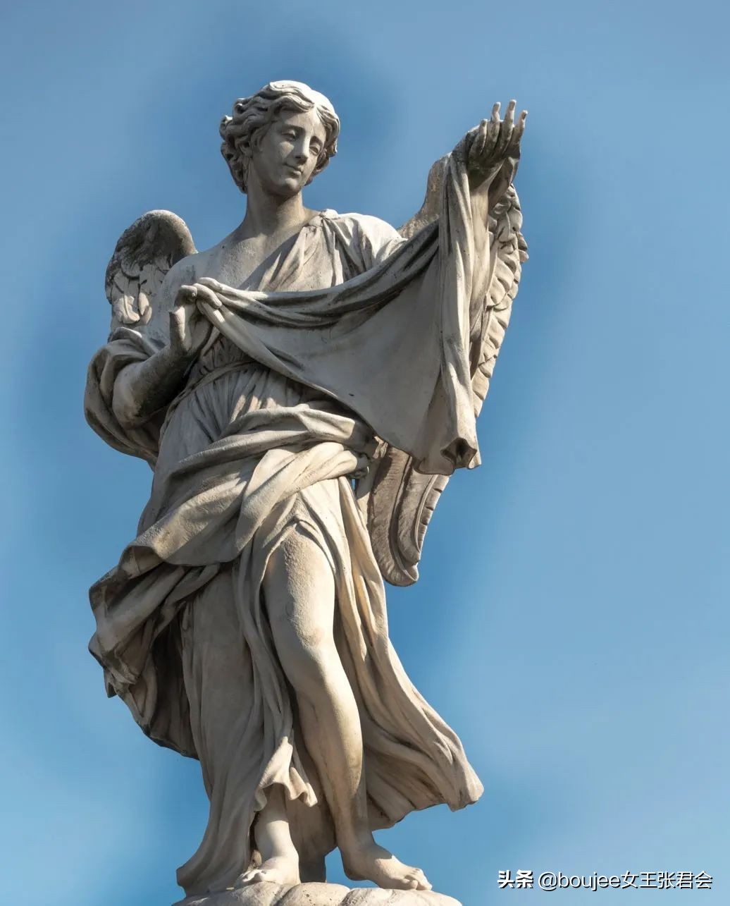 大寒时节的颈间风度——从纳芙蒂蒂王后开启的围巾简史