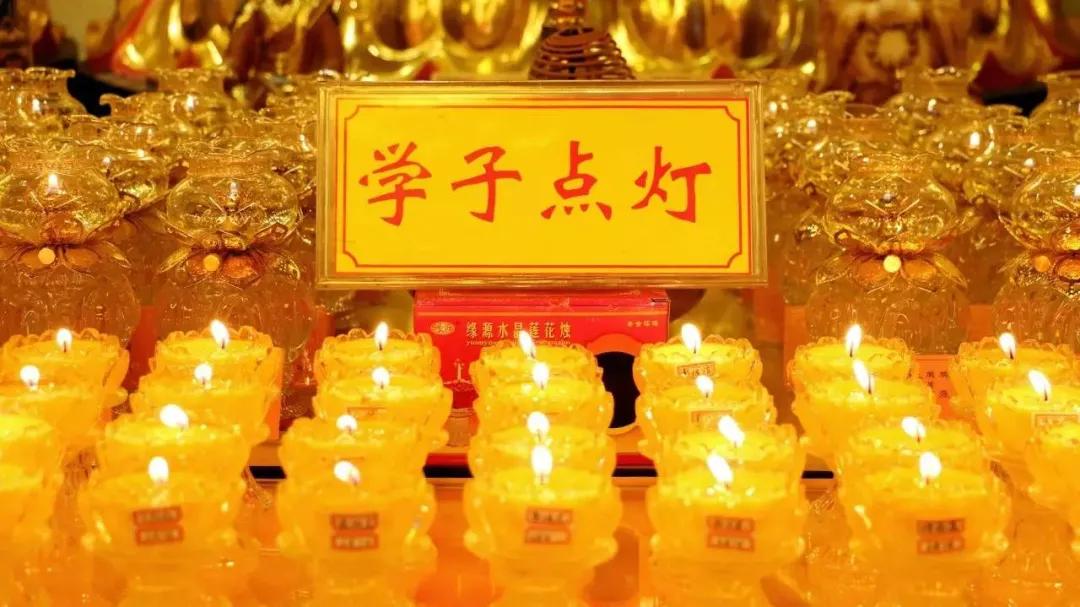 高考经济浮世绘：万元祈福、5000元买高考衍生品、花3万报志愿