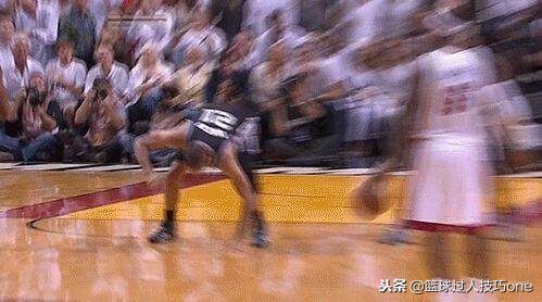 nba为什么要拼接地板(对NBA球员来说地板意味着什么？保罗的西决地板，艾弗森亲吻地板)