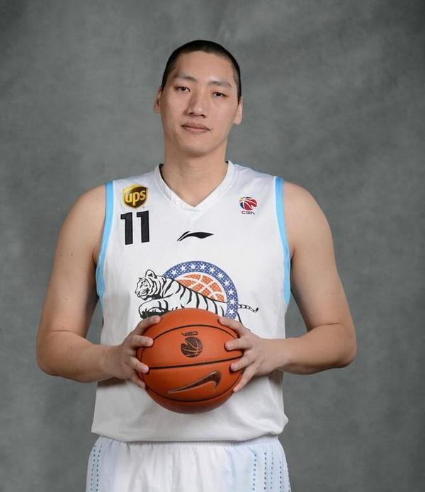 队最佳11号球衣也几乎没有悬念,目前属于唐正东.