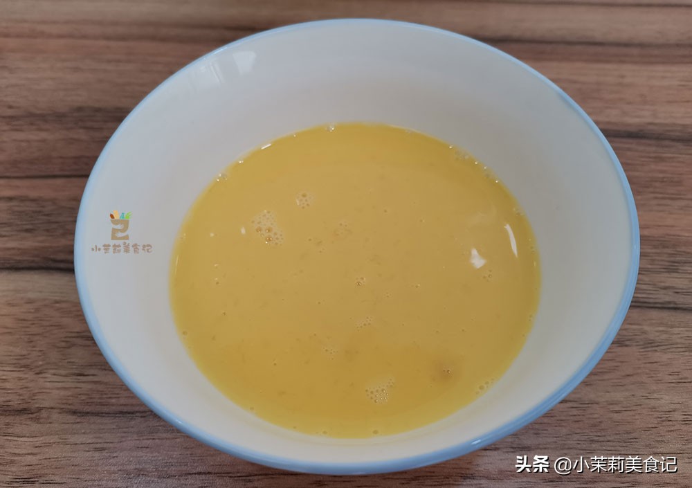 做蛋花汤，最忌水开直接淋蛋液，大厨教我3招，蛋花漂亮鲜嫩不腥
