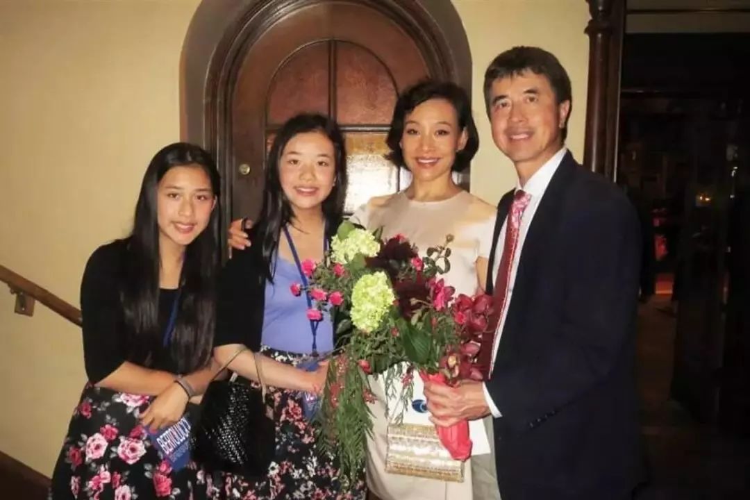 人前清纯女，人后却疯狂，这6位情史劲爆的女明星，令人一言难尽