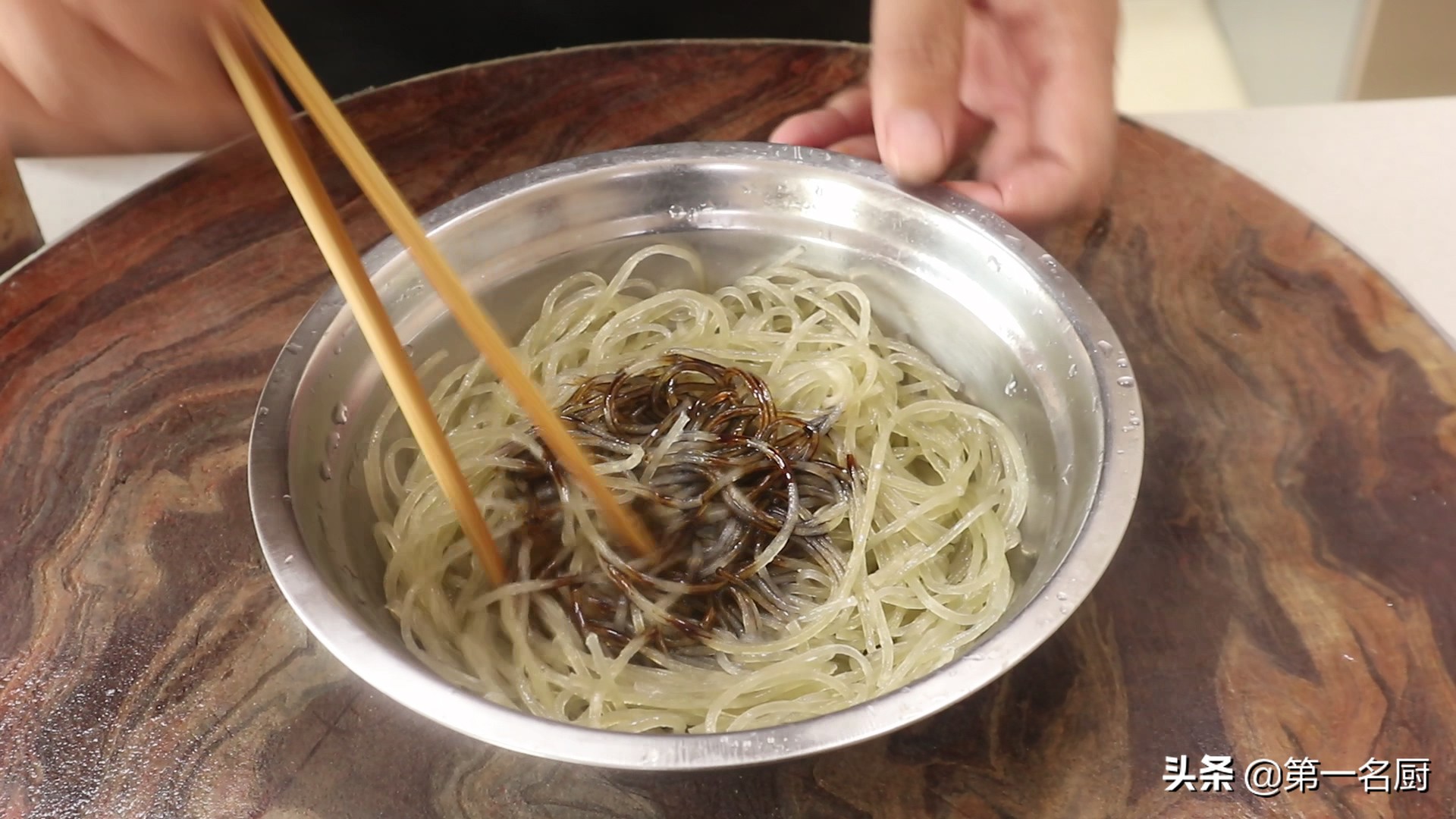 黄豆芽炒粉条,黄豆芽炒粉条的家常做法