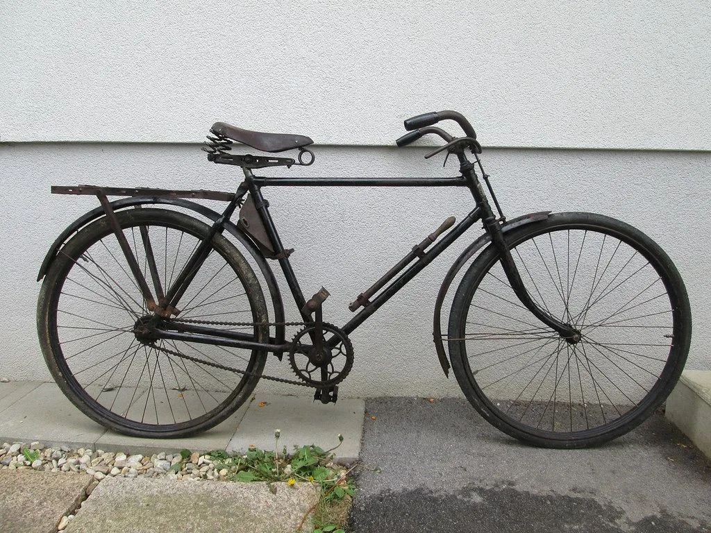 纯净款truppenfahrrad自行车,28寸轮径法嘴内胎,目测现代轮胎也还能