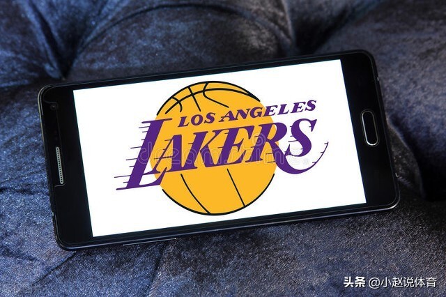 为什么nba过人可以用手推(「翻译团」NBA75周年：联盟历史上的经典时刻)