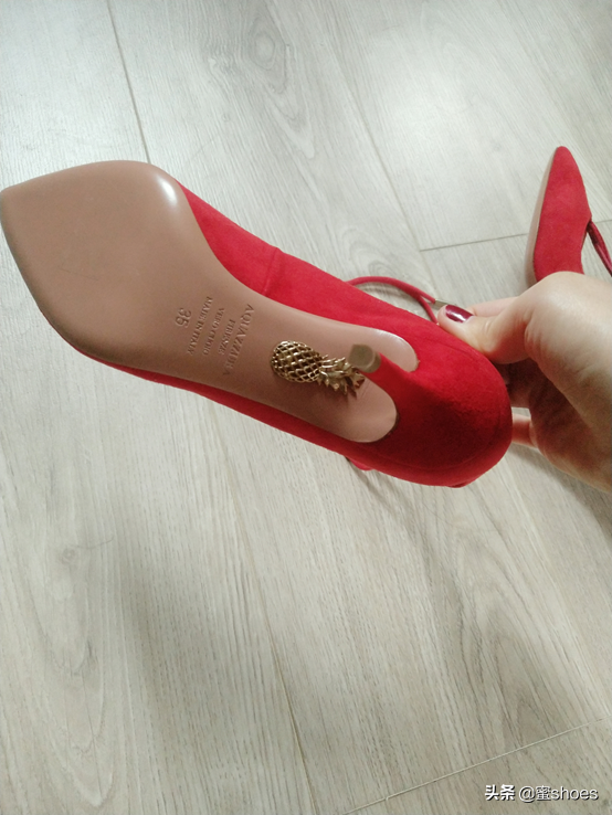 除了jimmychoo、RogerVivier高跟，立秋后这4个品牌也是不能错过