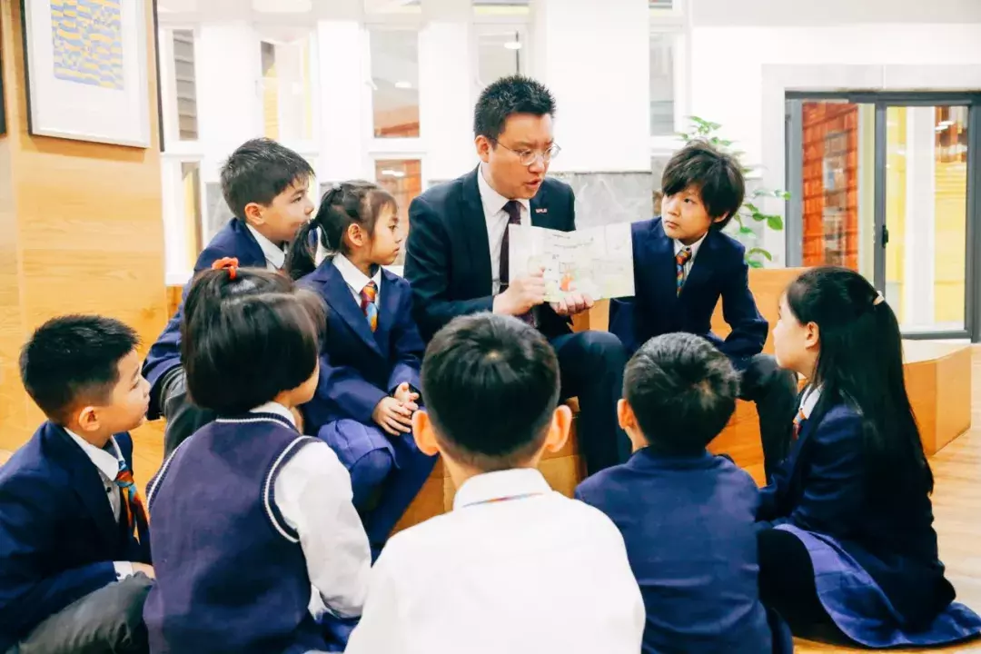 读外国语学校吗？ 学生自信开朗，成绩好，出口多那种！