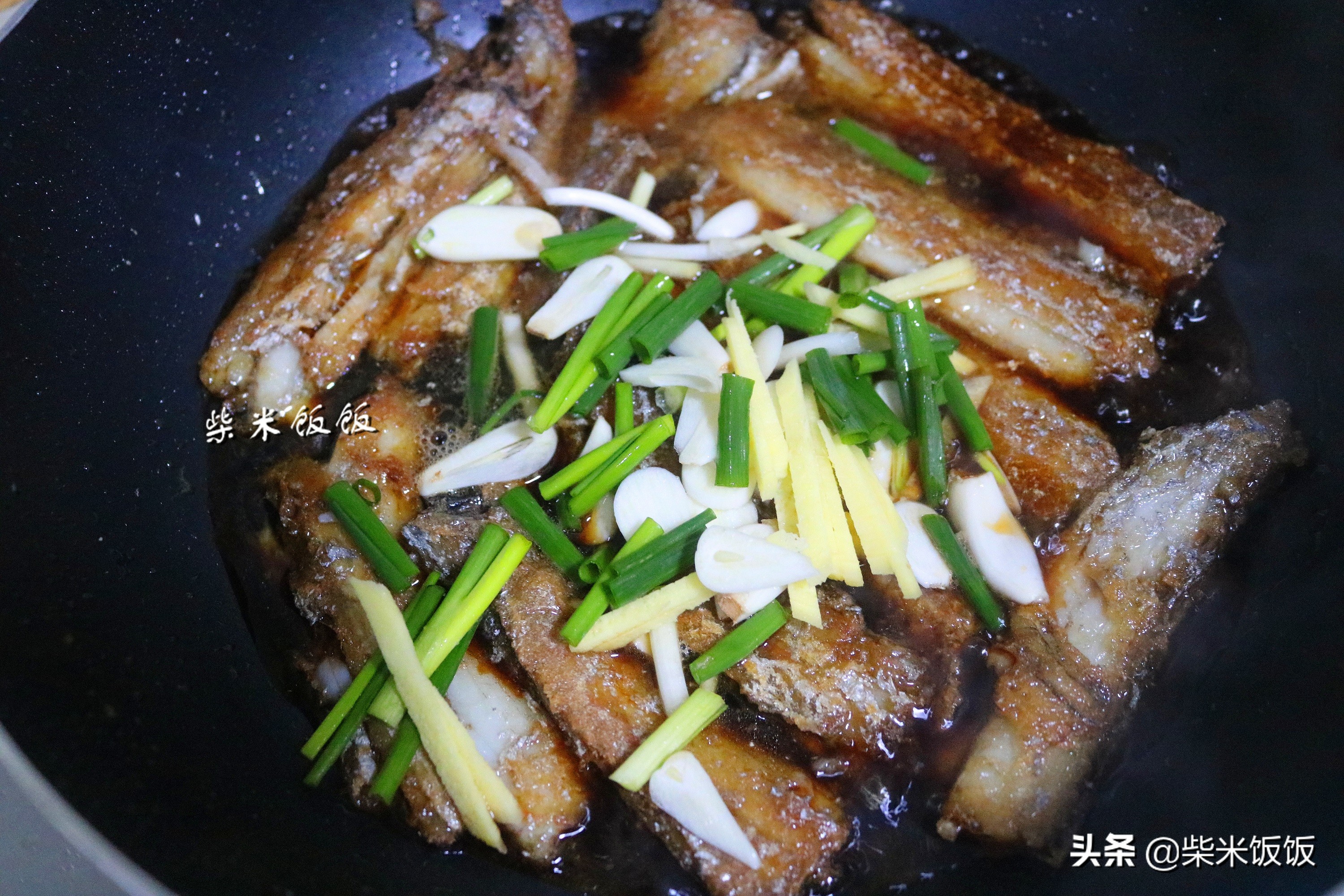 我家吃带鱼，从来不油炸！用这方法做，鱼肉不腥不碎，入味好吃