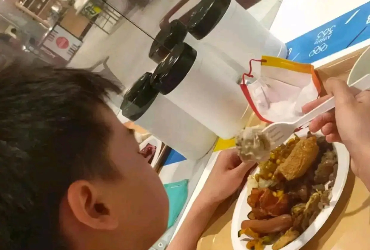 全红婵音讯全无，却遭受无妄之灾，爱吃零食有错吗？