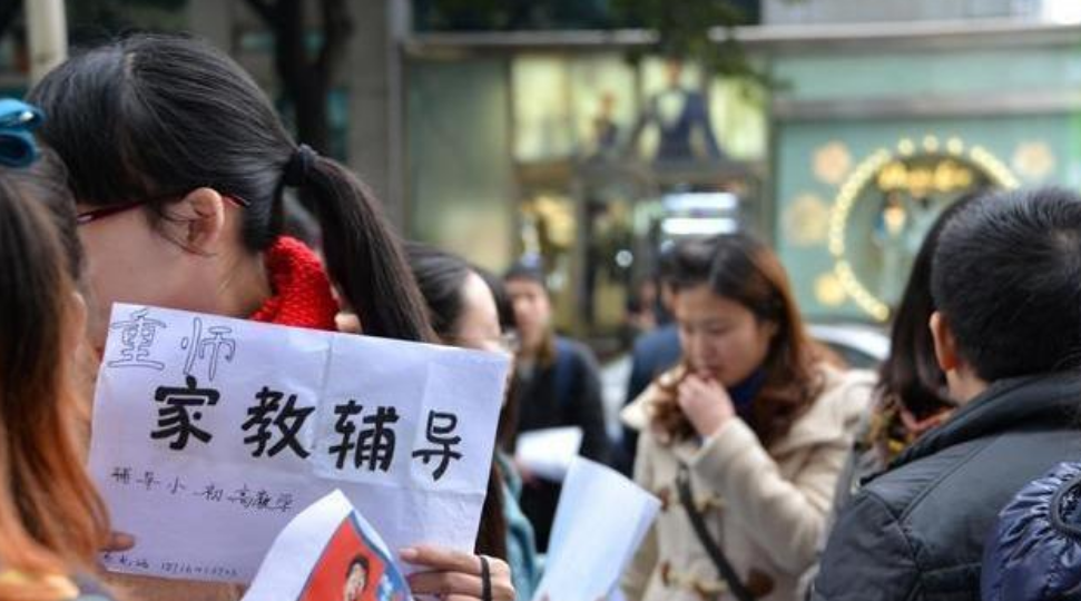 那么喜欢打工还上什么大学，大学生兼职惹争议，兼职到底值不值？