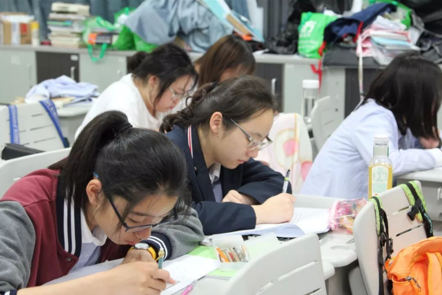 家长建议学校取消晚自习，网友意见一边倒，教育部暖心回应