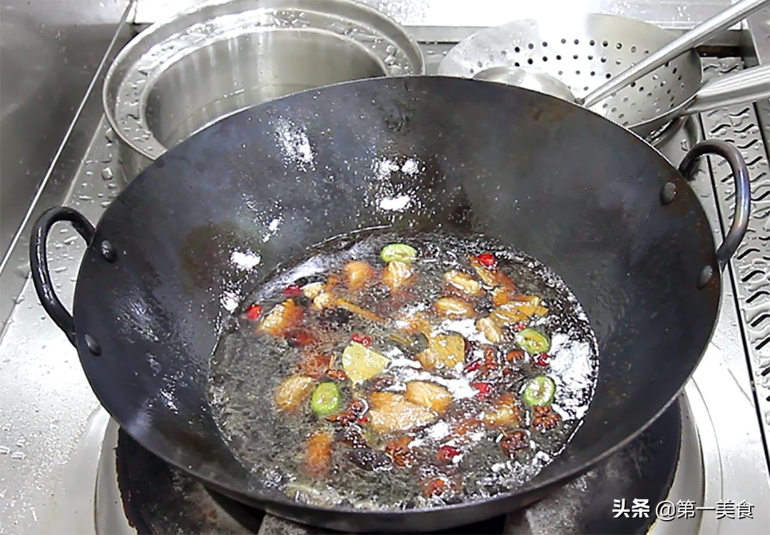 牛肉炖土豆怎么做好吃又嫩（教您土豆牛腩的正确做法）