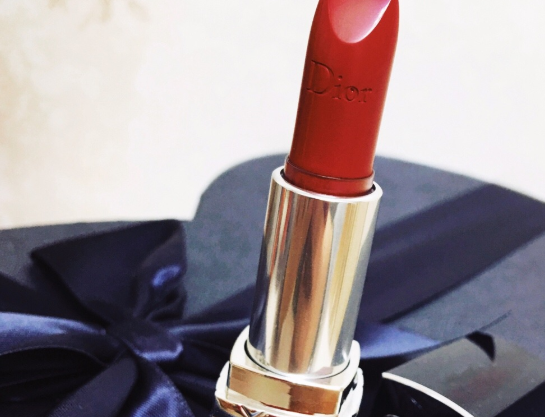 为什么大家都喜欢买迪奥999?很多人说999是正红,这是误解