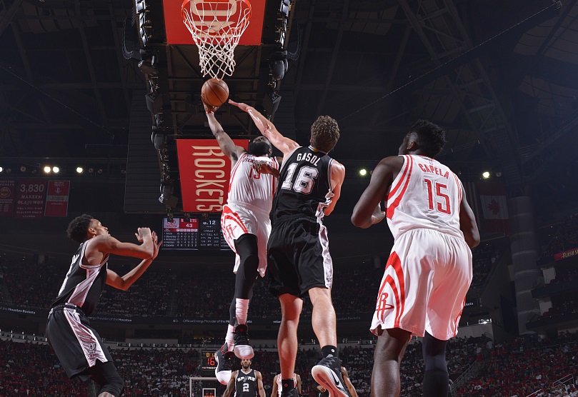 为什么nba球员犯规了(为什么哈登会改变NBA造犯规？格林直言，太多拙劣的表演)