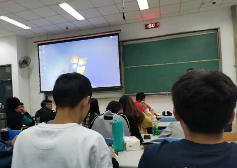 大学生间的“私下交易”，看似方便了自己，但“后续危害”可不小
