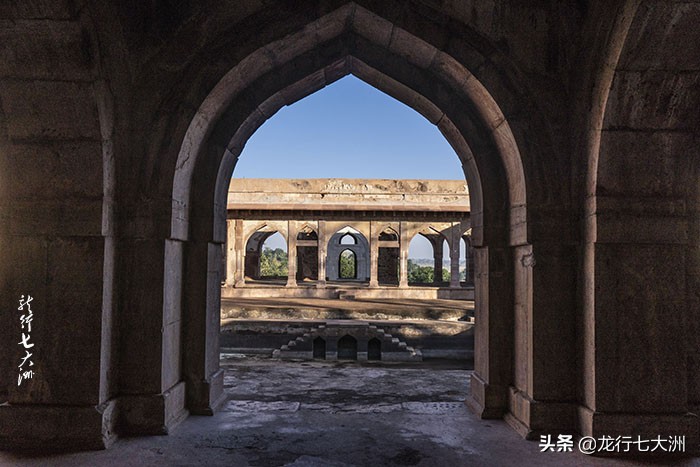 「印度」《曼杜》——埋藏在山区的瑰宝，皇家宫殿和浪漫爱情故事