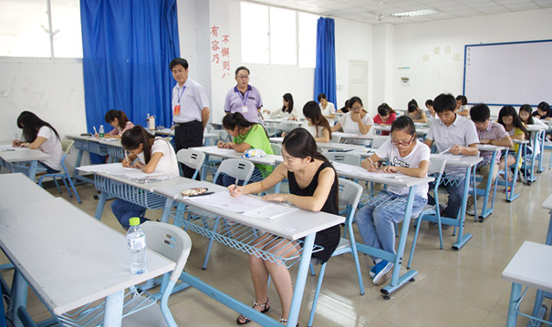 大学生不要忙着考证，有些证书或将被取消，考了也没用别浪费时间