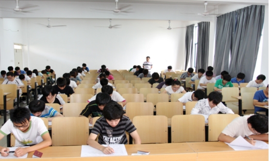 读完高中上大学，中间只隔一条街？这三所“隔壁”985你知道吗？