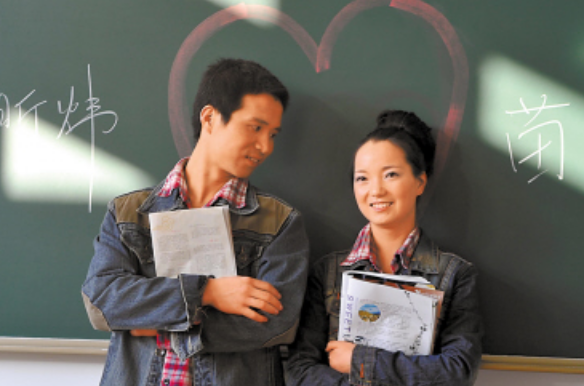 女大学生为啥没毕业就结婚生子？原因很扎心，大学生们要引以为戒