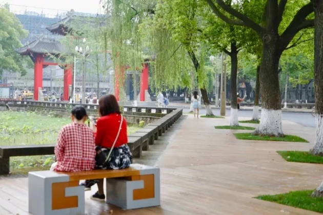 羡慕！食堂开轻食窗口，智能快递超市上线，四川大学还有多少