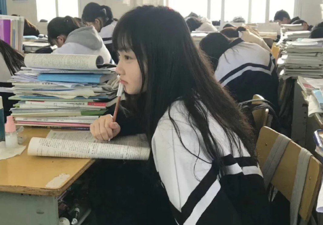 高考分数线公布，文科远高于理科惹争议文科生直呼“离谱”