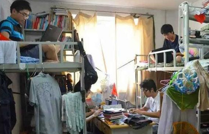 “叙利亚风”大学宿舍火了，充满颓废感，研究生看完想连夜回家