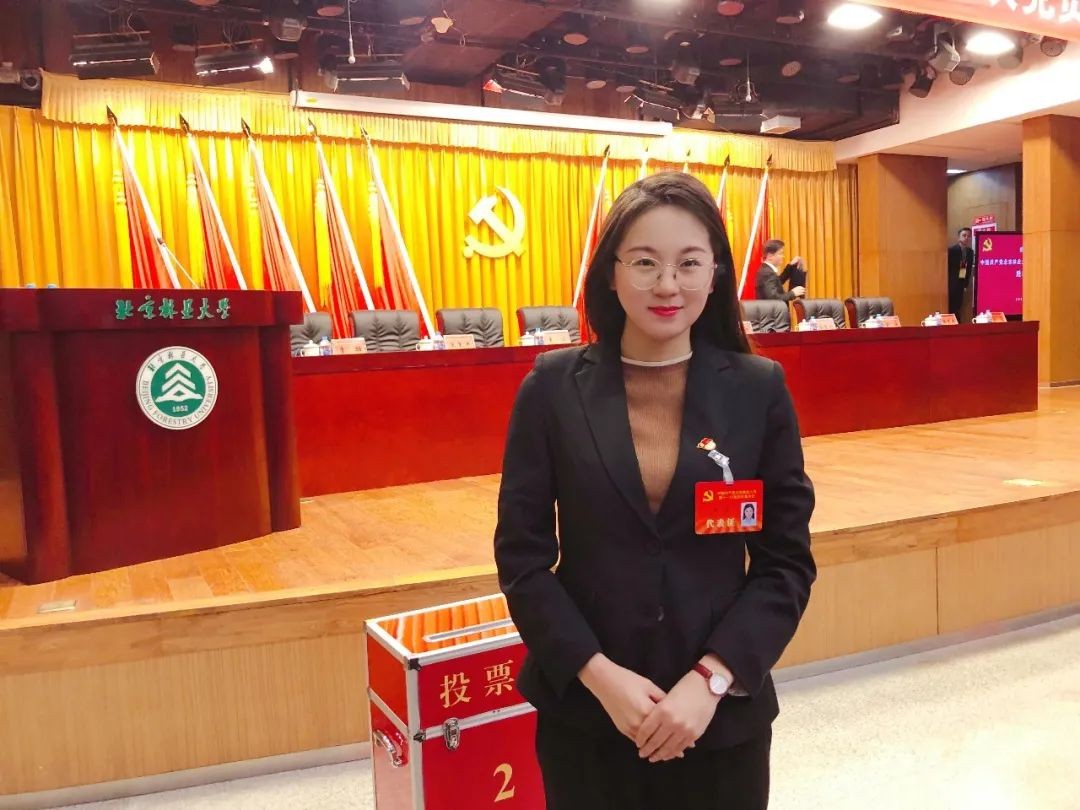 惊艳！北京“双一流”名校2021级新生辅导员集体亮相，网友：眼前一亮！