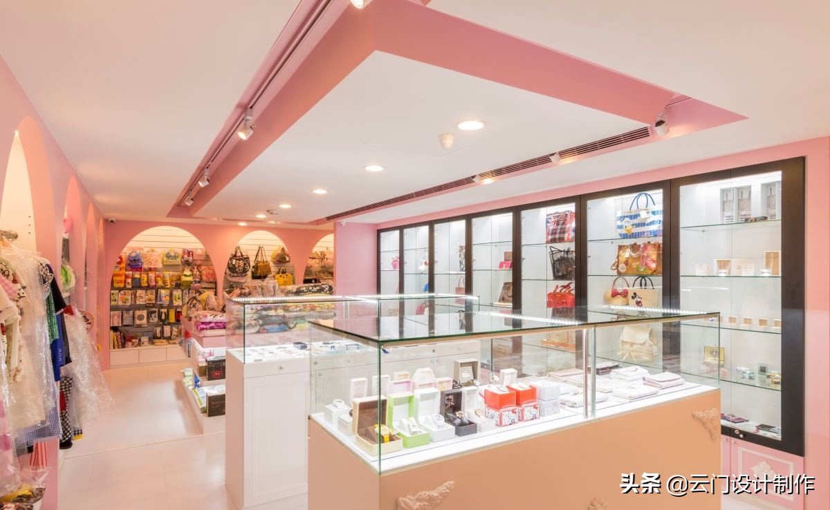 走进城市里的自主品牌店装修！老门市房改造粉红色日系精品专卖店