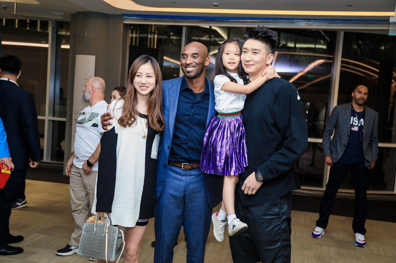 nba球星的老婆哪些是白人(NBA球星中白人老婆与黑人老婆都有哪些优缺点，谁的老婆最美？)